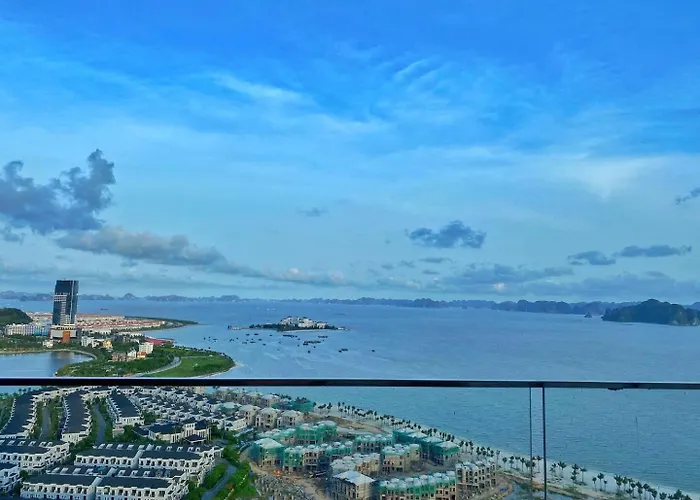 Bay View Panoramic Bay View Luxury Aparthotel Hạ Long